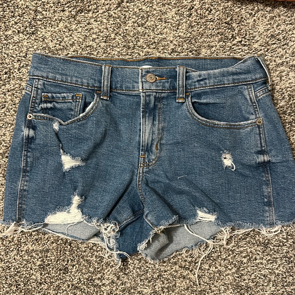 Old Navy Mid-Rise Distressed Boyfriend Short Shorts, Size 4, Medium Wash